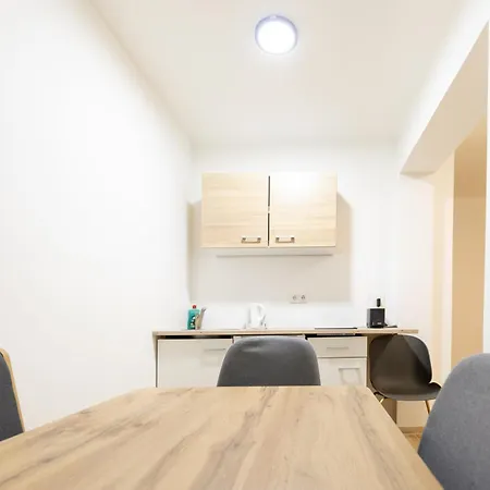 Vera Apartmanhotel 3*